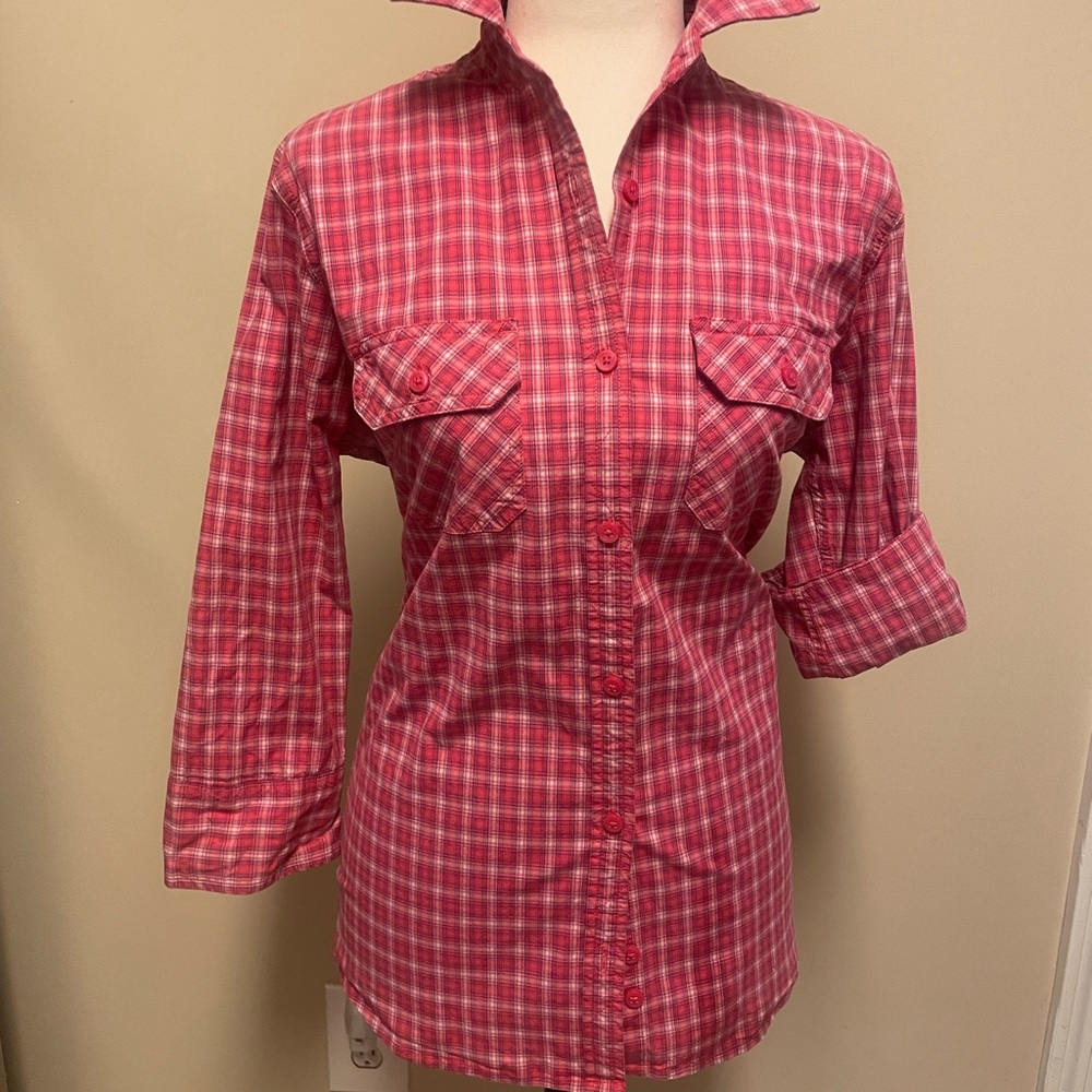 CARHARTT EUC pink/purple/white, curved bottom hem. Worn once. Fits like Medium.
